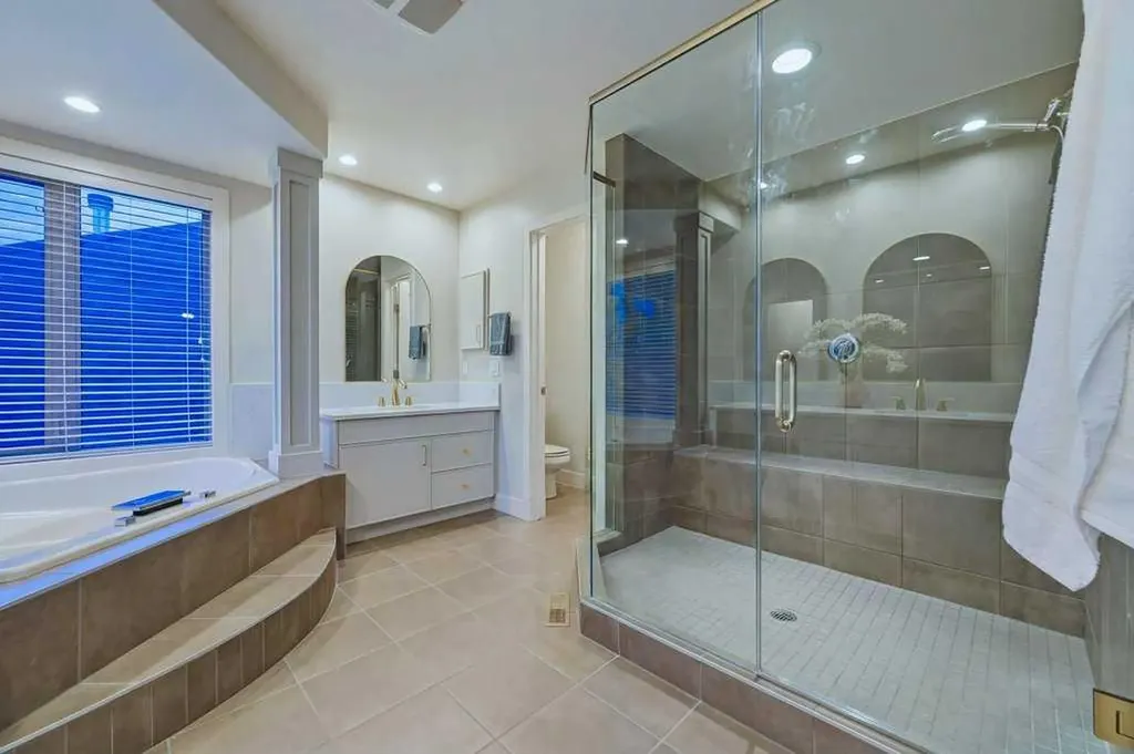 74 Discovery Ridge Heights SW Calgary AB T3H 5S9
