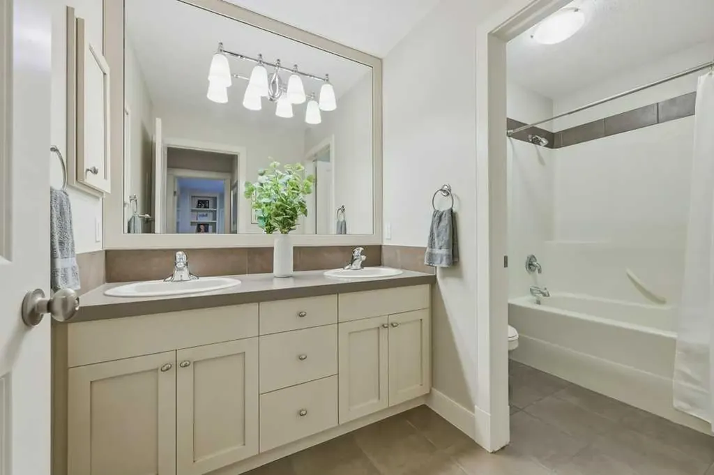 74 Discovery Ridge Heights SW Calgary AB T3H 5S9