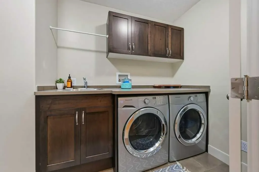 74 Discovery Ridge Heights SW Calgary AB T3H 5S9
