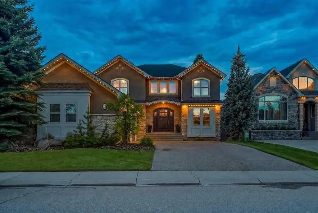 74 Discovery Ridge Heights SW Calgary AB T3H 5S9