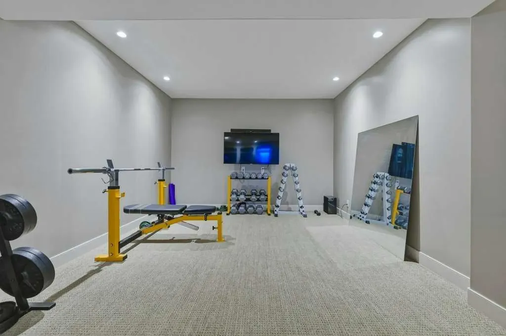 74 Discovery Ridge Heights SW Calgary AB T3H 5S9