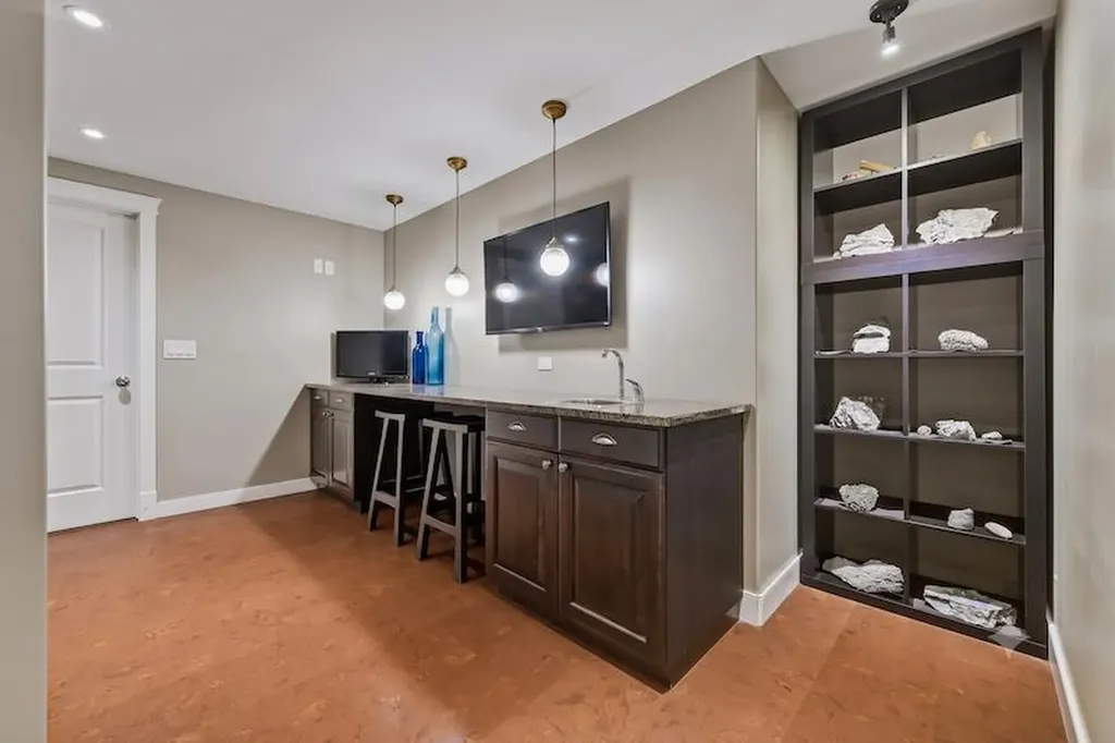 74 Discovery Ridge Heights SW Calgary AB T3H 5S9