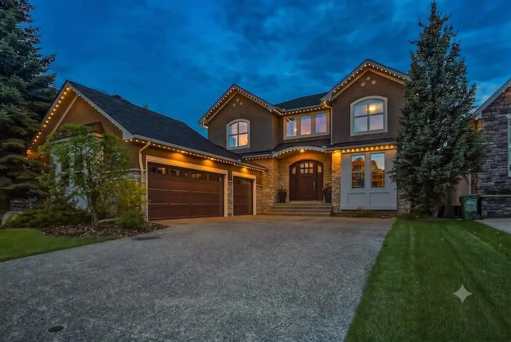 74 Discovery Ridge Heights SW Calgary AB T3H 5S9