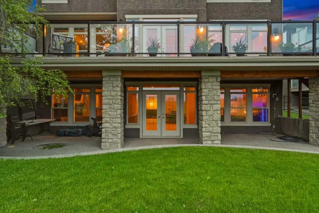74 Discovery Ridge Heights SW Calgary AB T3H 5S9