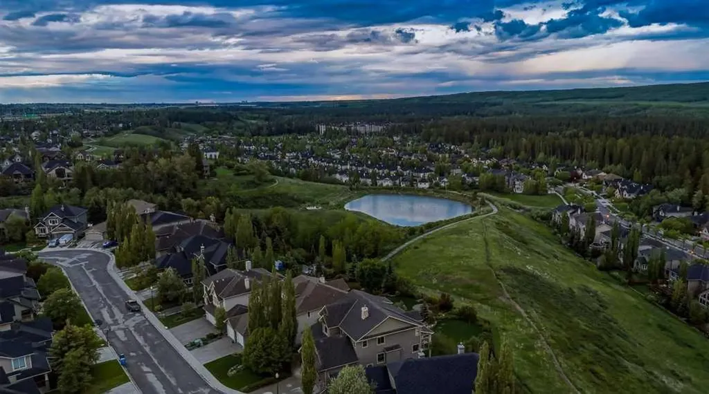 74 Discovery Ridge Heights SW Calgary AB T3H 5S9