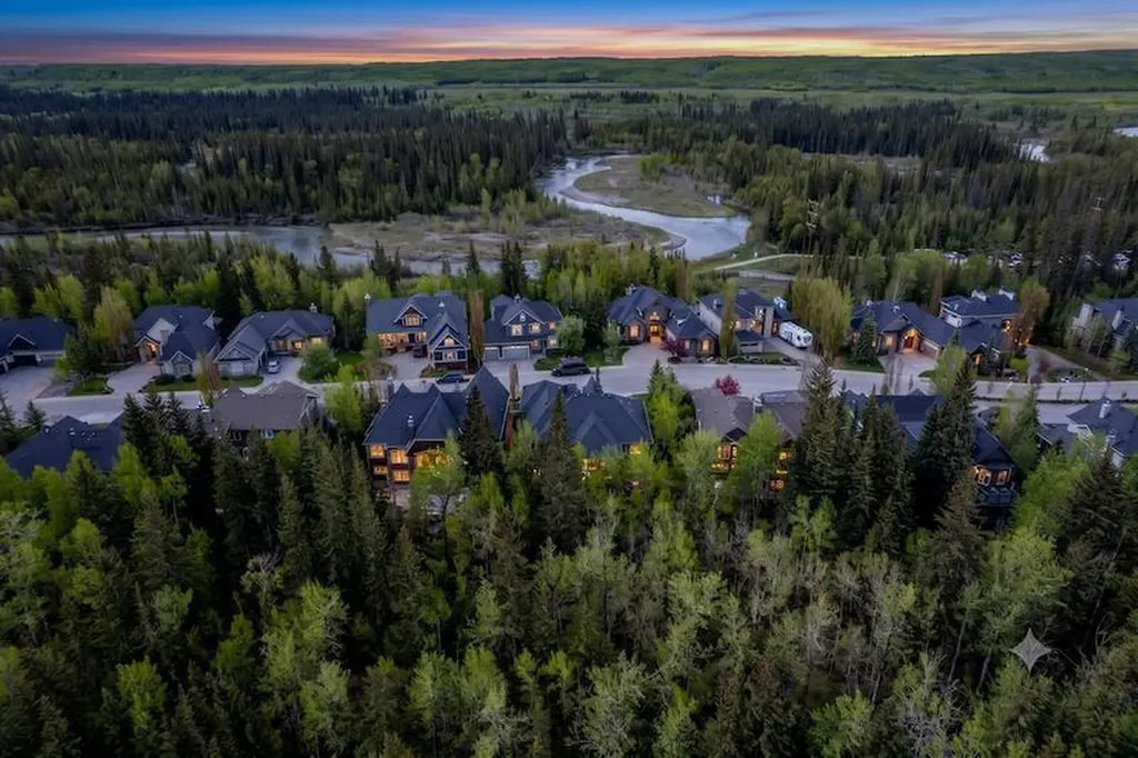 74 Discovery Ridge Heights SW Calgary AB T3H 5S9