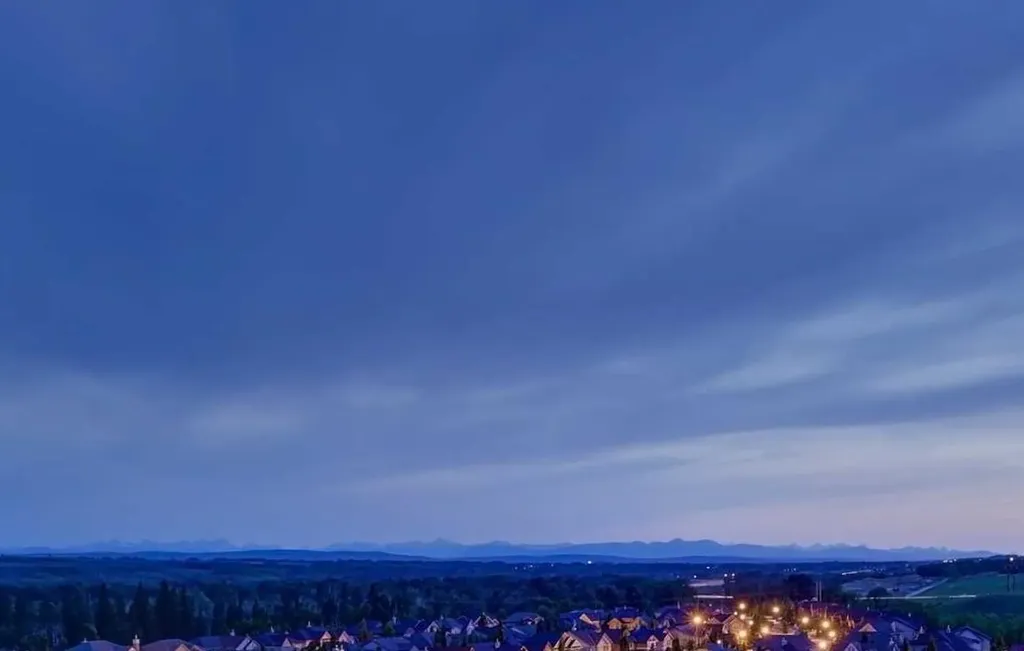 74 Discovery Ridge Heights SW Calgary AB T3H 5S9