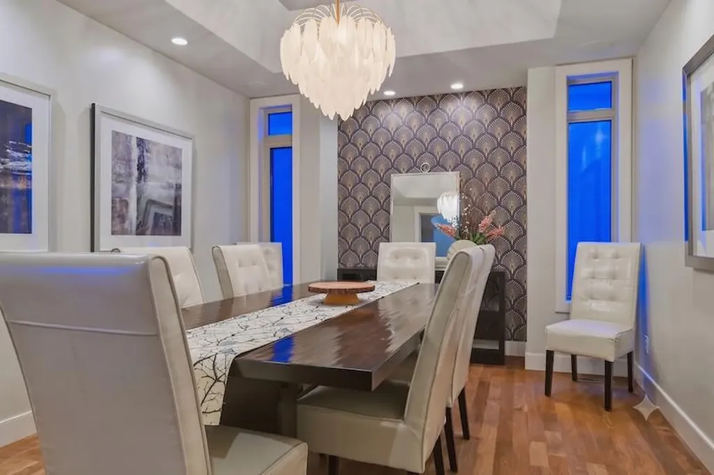 74 Discovery Ridge Heights SW Calgary AB T3H 5S9