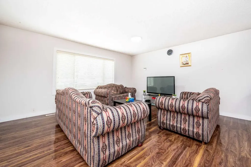 72 Faldale Close NE Calgary AB T3J1V9