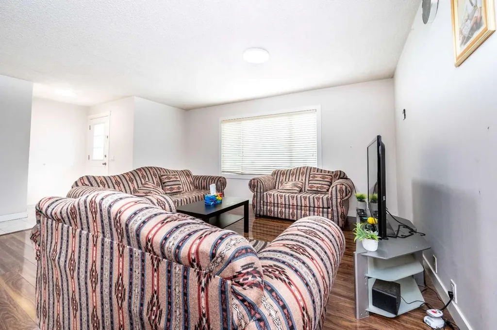 72 Faldale Close NE Calgary AB T3J1V9