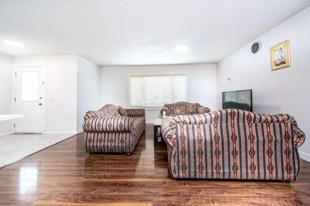 72 Faldale Close NE Calgary AB T3J1V9