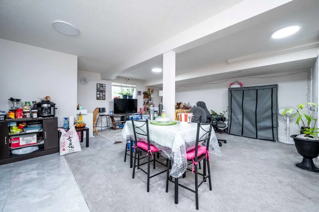 72 Faldale Close NE Calgary AB T3J1V9