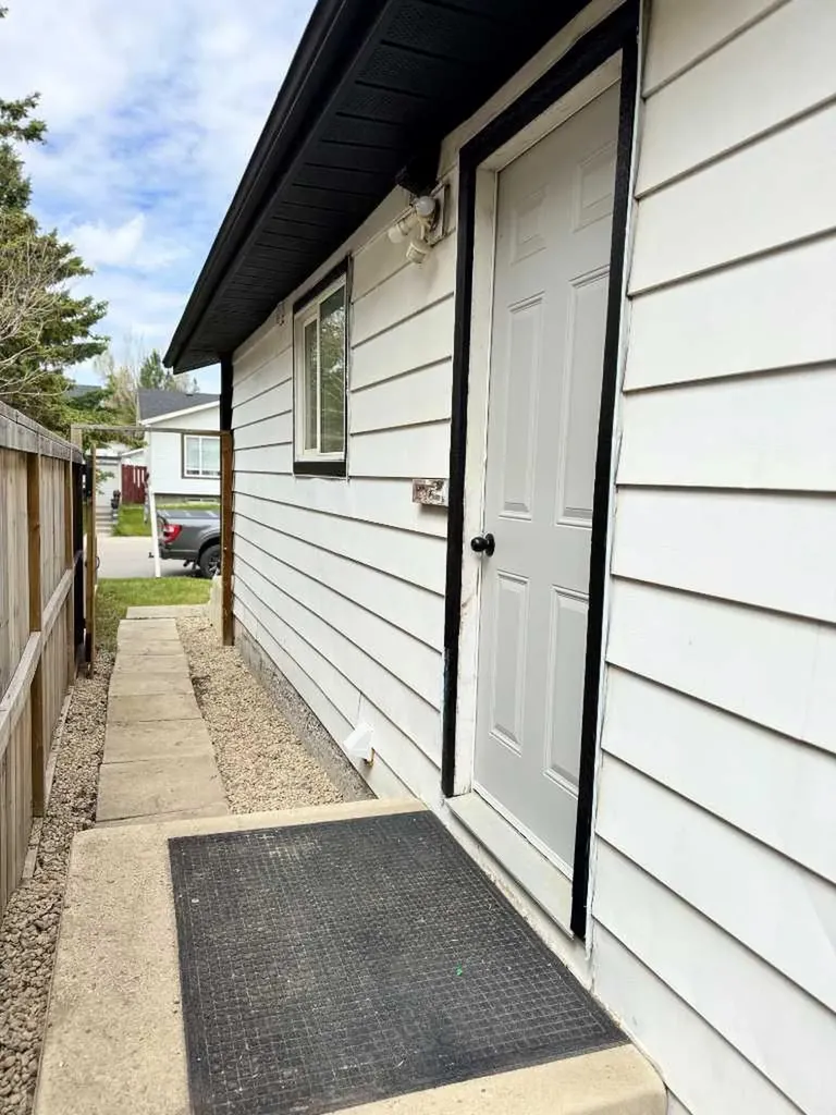 72 Faldale Close NE Calgary AB T3J1V9