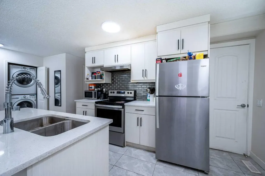 72 Faldale Close NE Calgary AB T3J1V9