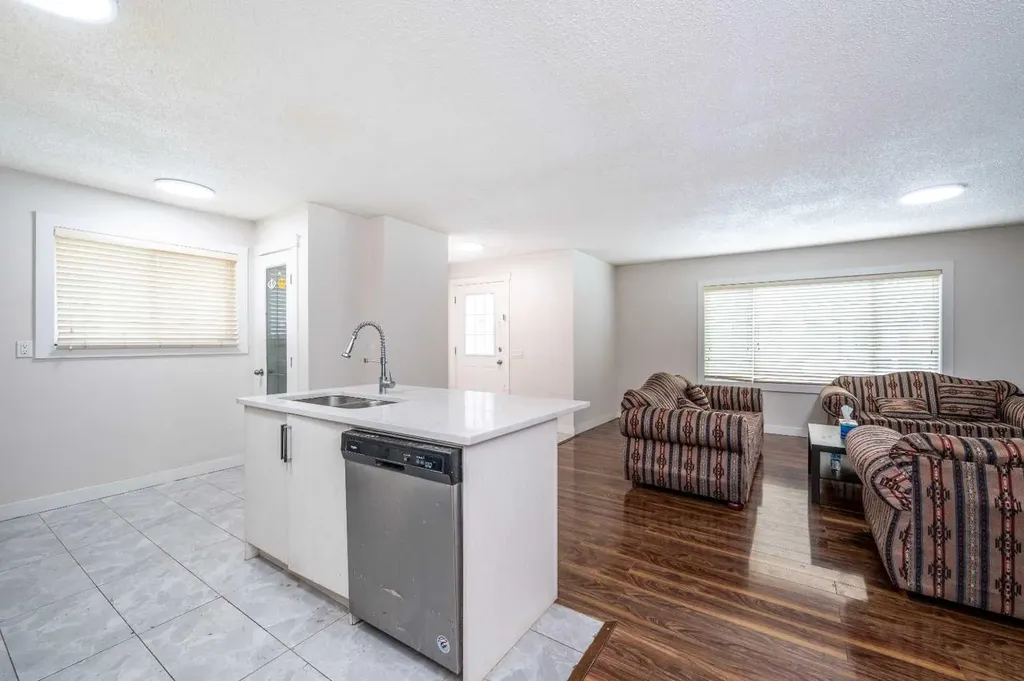 72 Faldale Close NE Calgary AB T3J1V9