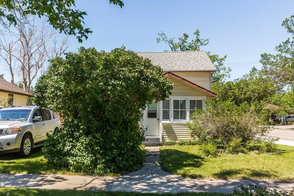 432 12a Street N Lethbridge AB T1H 2J6