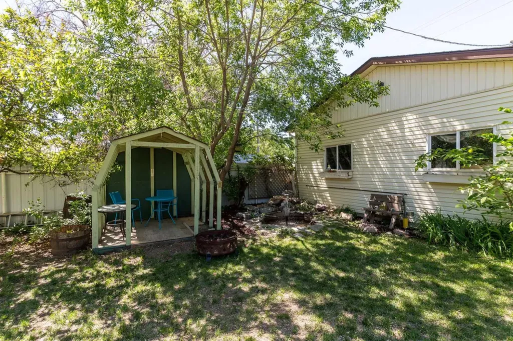 432 12a Street N Lethbridge AB T1H 2J6