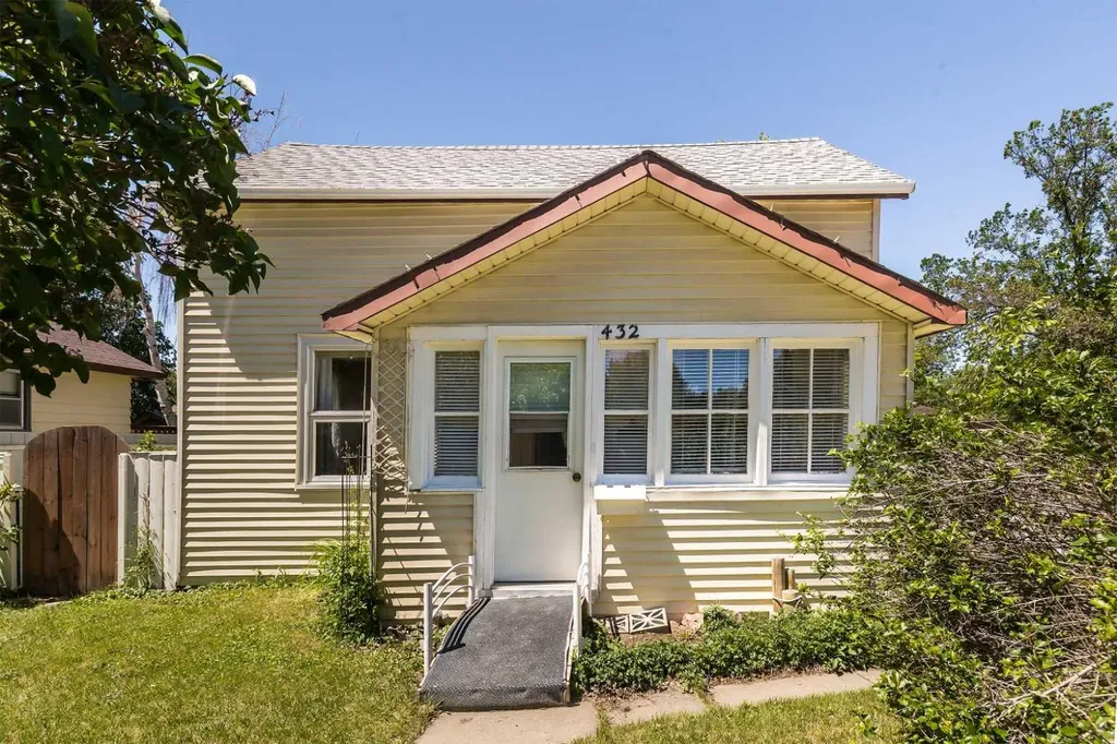 432 12a Street N Lethbridge AB T1H 2J6