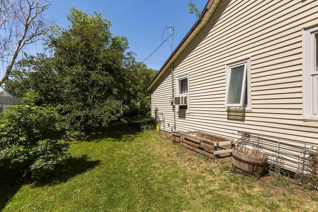 432 12a Street N Lethbridge AB T1H 2J6