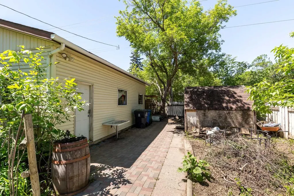 432 12a Street N Lethbridge AB T1H 2J6