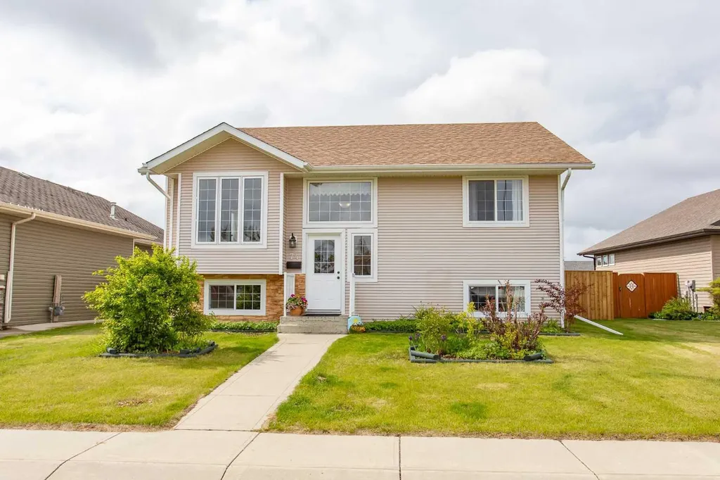 74 Pine Crescent Blackfalds AB T4M 0E2