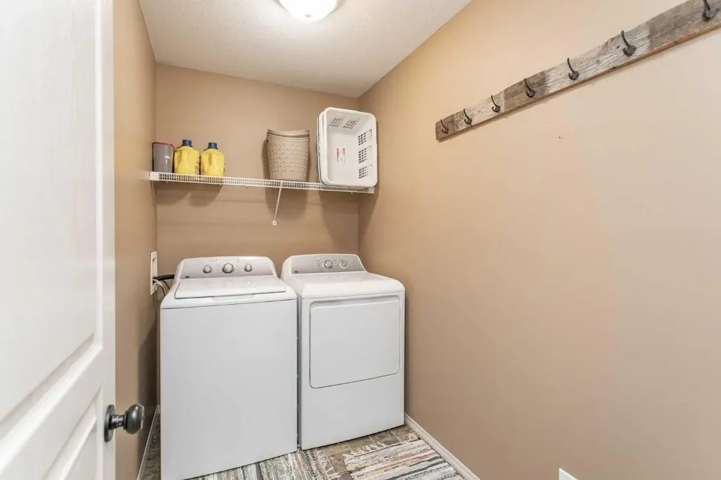 74 Pine Crescent Blackfalds AB T4M 0E2