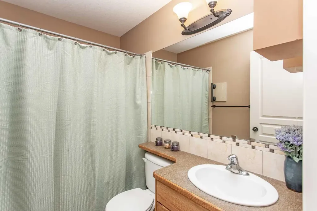 74 Pine Crescent Blackfalds AB T4M 0E2