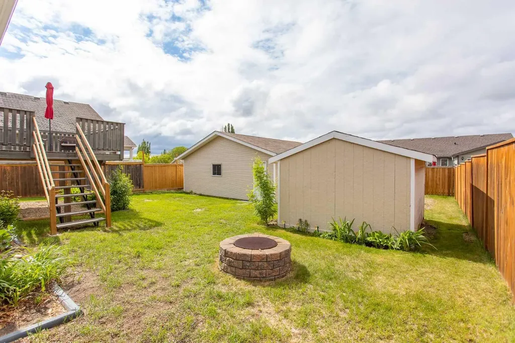 74 Pine Crescent Blackfalds AB T4M 0E2