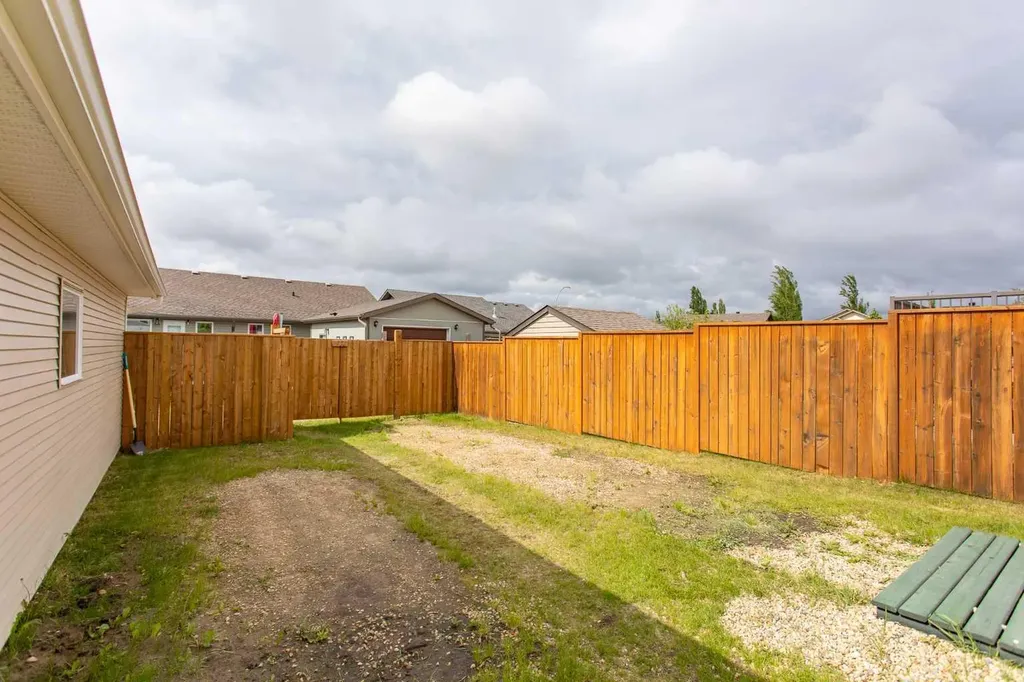 74 Pine Crescent Blackfalds AB T4M 0E2