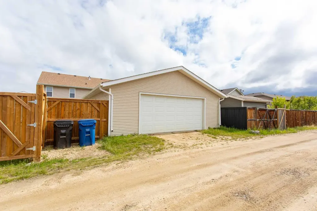 74 Pine Crescent Blackfalds AB T4M 0E2
