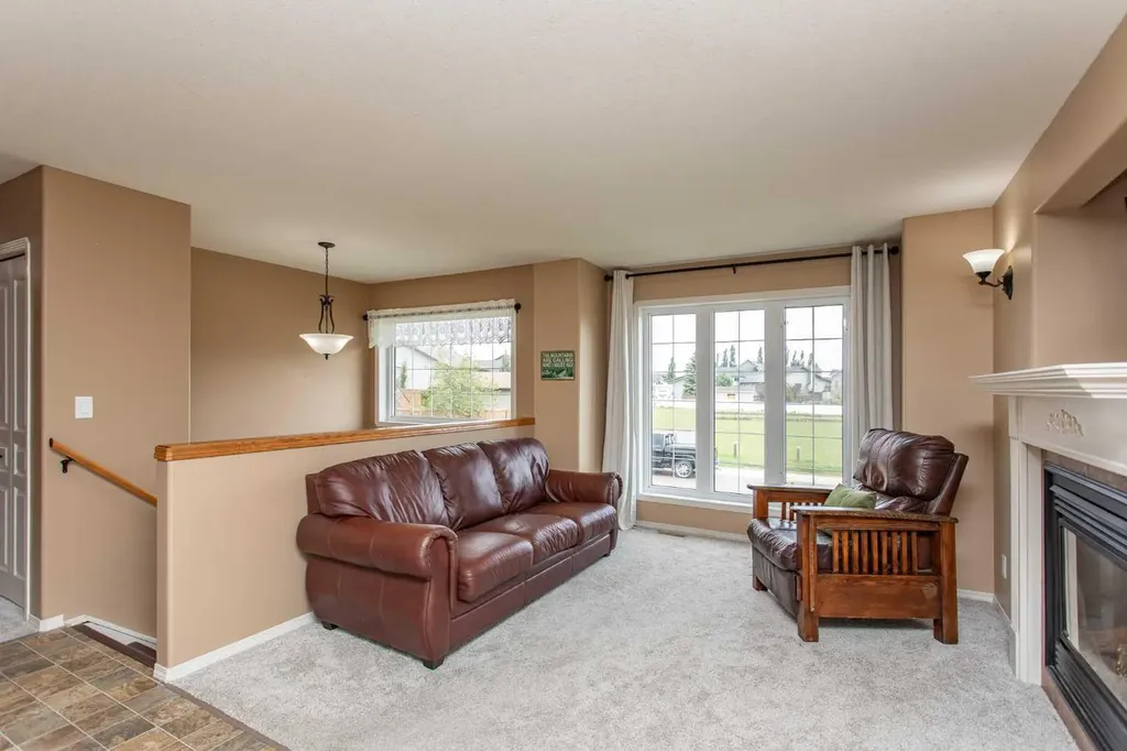 74 Pine Crescent Blackfalds AB T4M 0E2