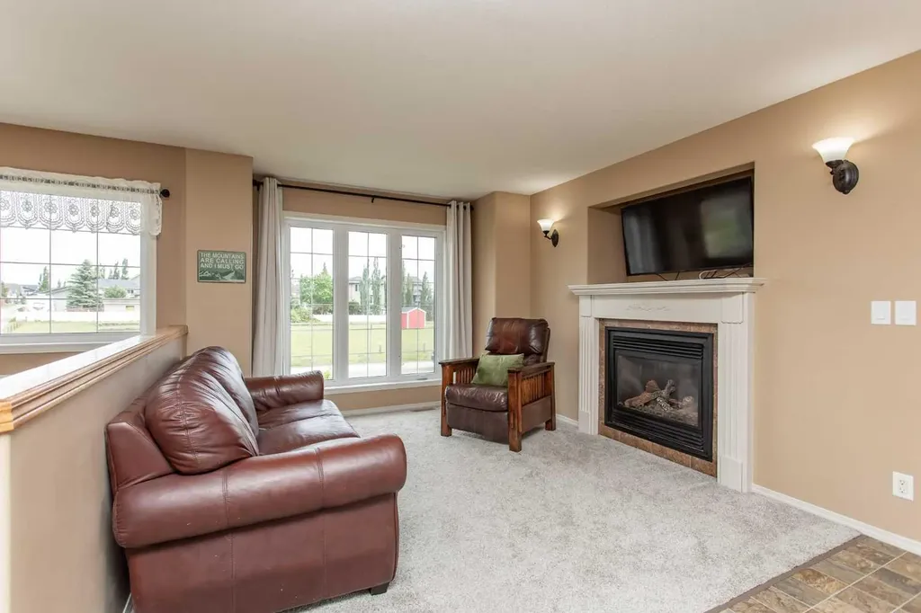 74 Pine Crescent Blackfalds AB T4M 0E2