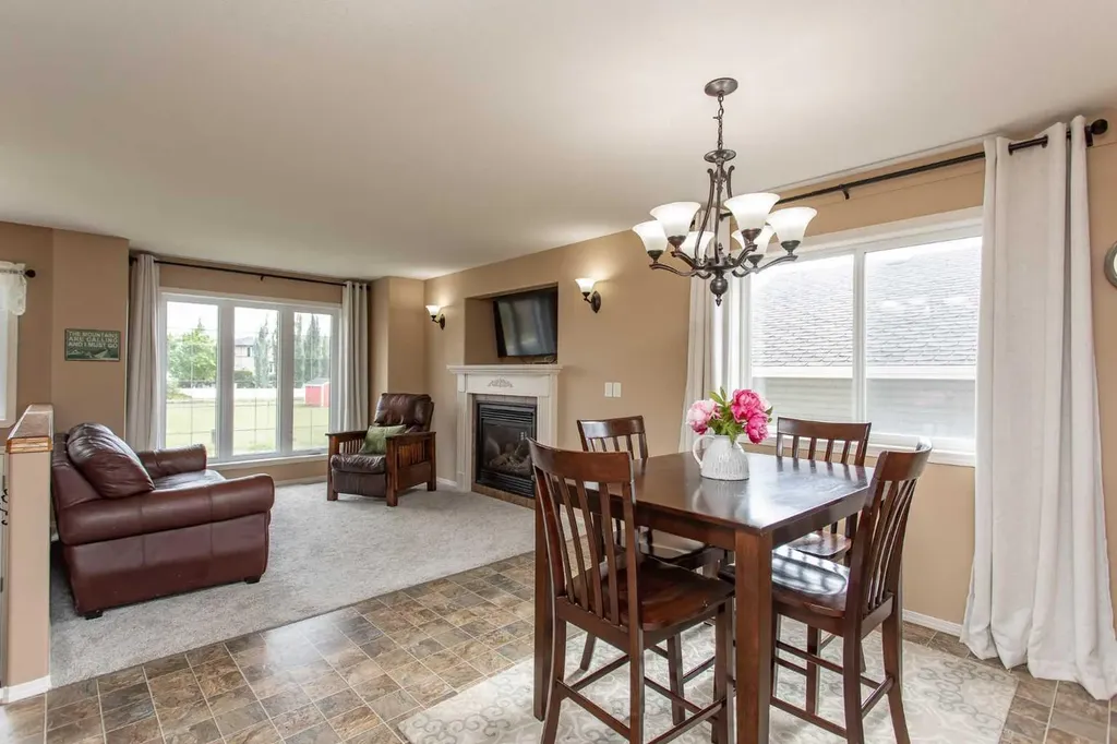 74 Pine Crescent Blackfalds AB T4M 0E2