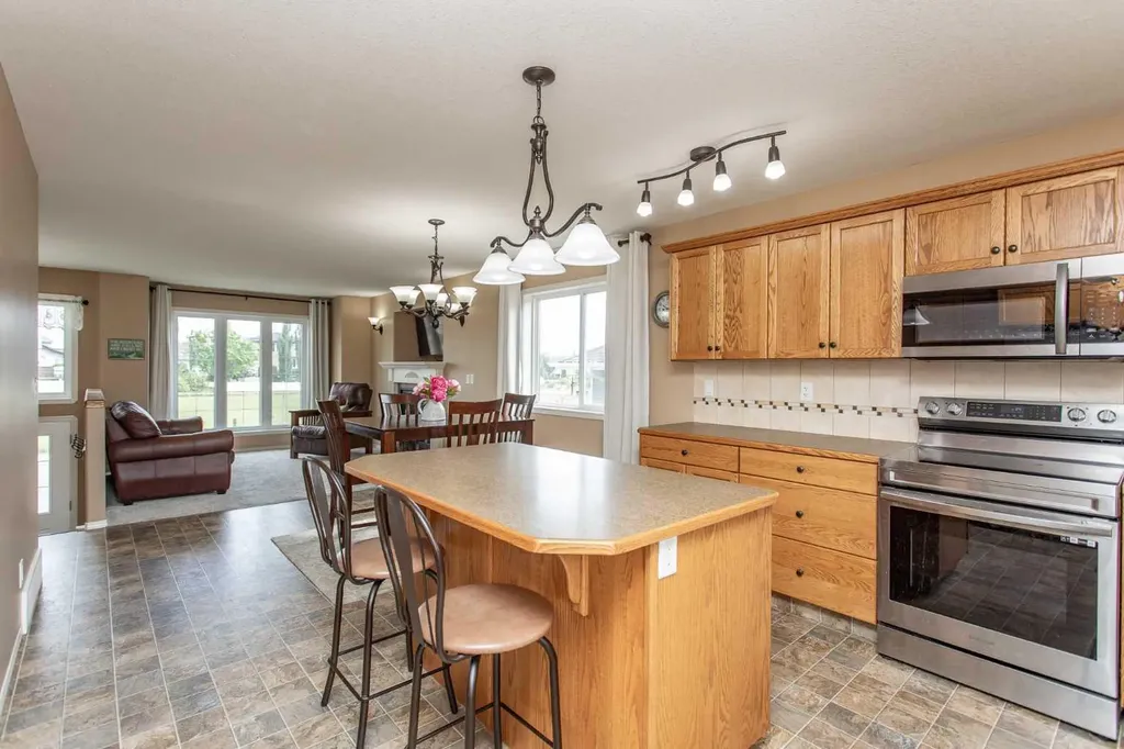 74 Pine Crescent Blackfalds AB T4M 0E2
