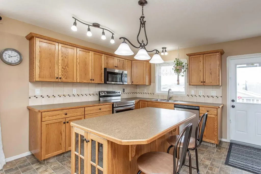 74 Pine Crescent Blackfalds AB T4M 0E2