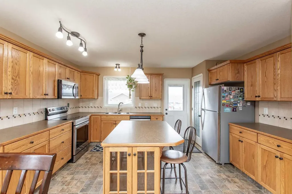 74 Pine Crescent Blackfalds AB T4M 0E2