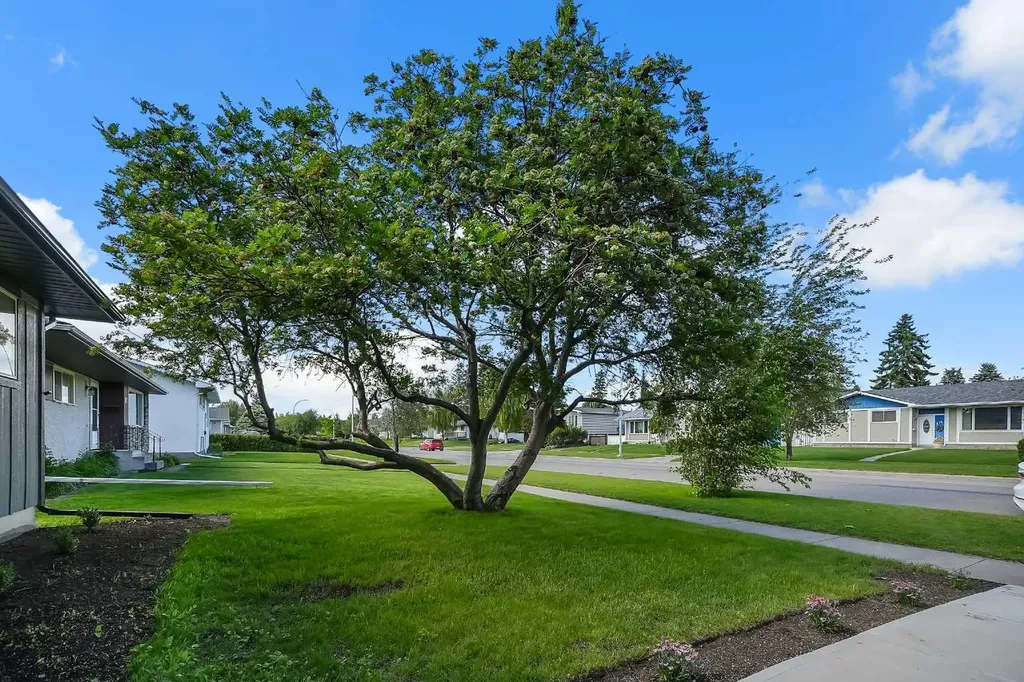 419 Acadia Drive SE Calgary AB T2J 0A9