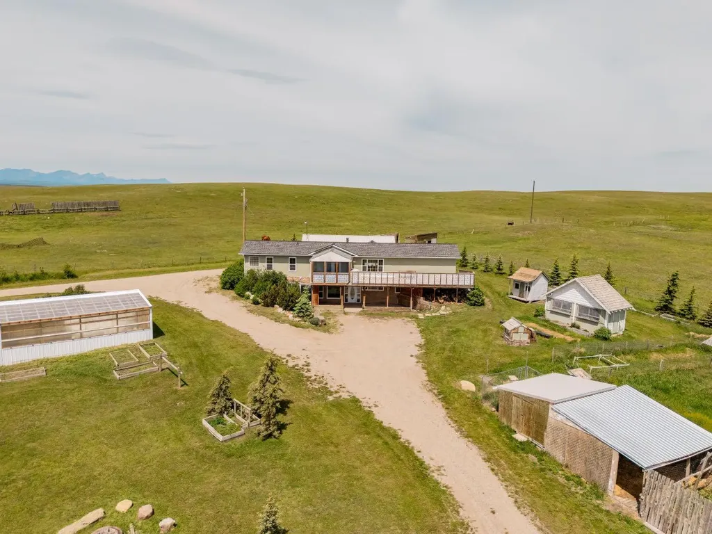 265036 Twp Road 30 Cardston AB T0K 0K0