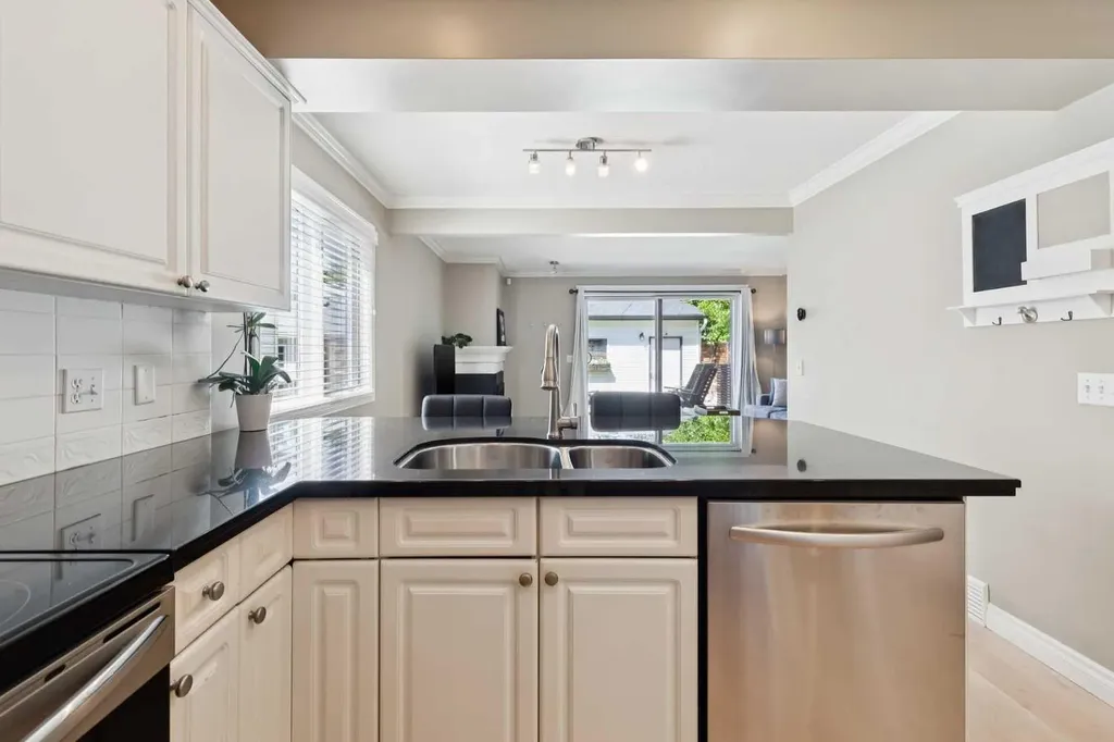 2405 26 Street SW Calgary AB T3E 2A6