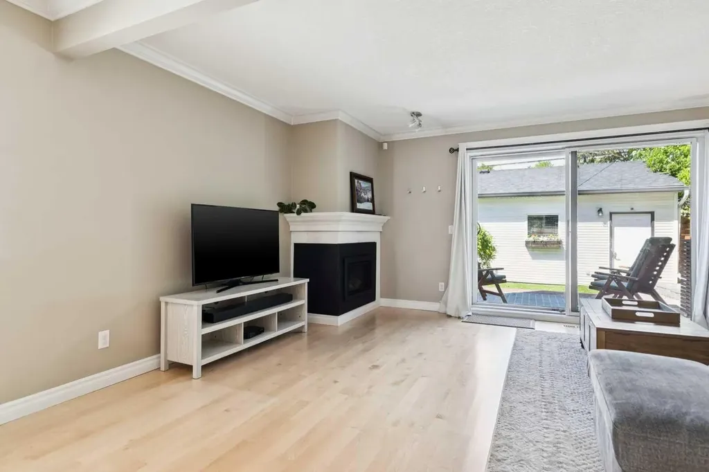 2405 26 Street SW Calgary AB T3E 2A6