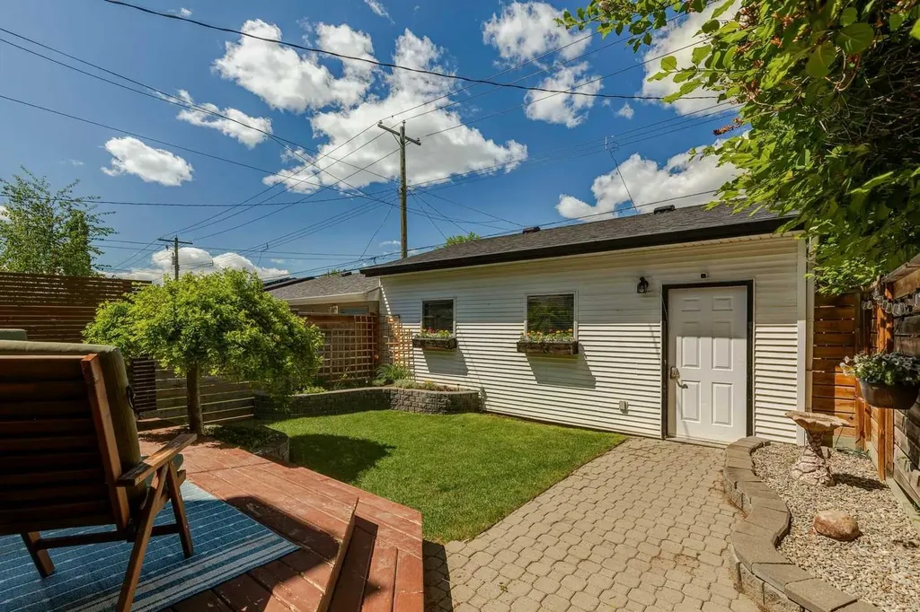 2405 26 Street SW Calgary AB T3E 2A6