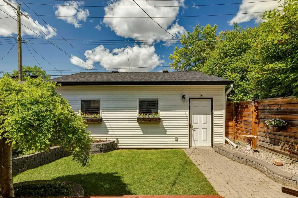 2405 26 Street SW Calgary AB T3E 2A6