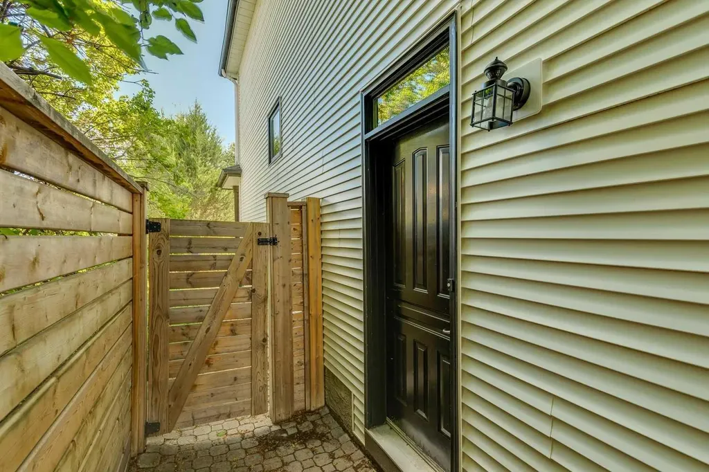 2405 26 Street SW Calgary AB T3E 2A6