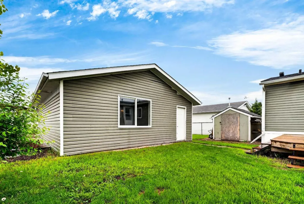 411 5 Street NW Sundre AB T0M 1X0