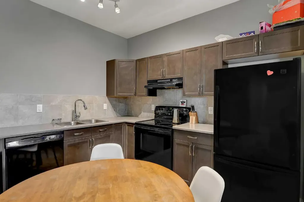 10138 85a Street Grande Prairie AB T8X 0N7