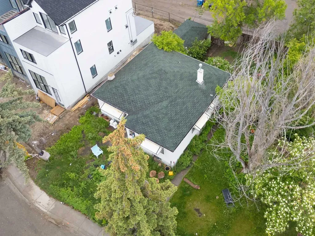 2016 12 Avenue SW Calgary AB T3C 0S1