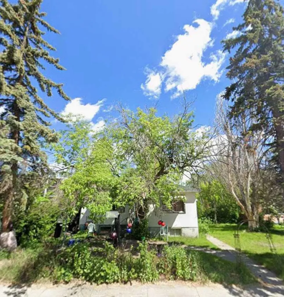 2016 12 Avenue SW Calgary AB T3C 0S1