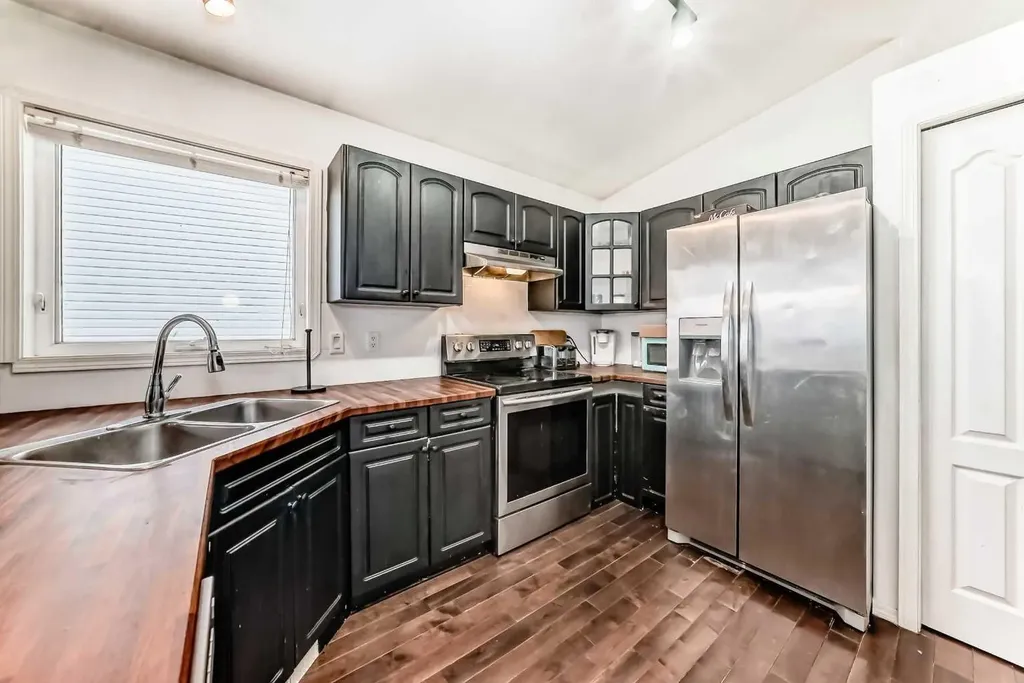 29 Duval Crescent Red Deer AB T4R 2Y6
