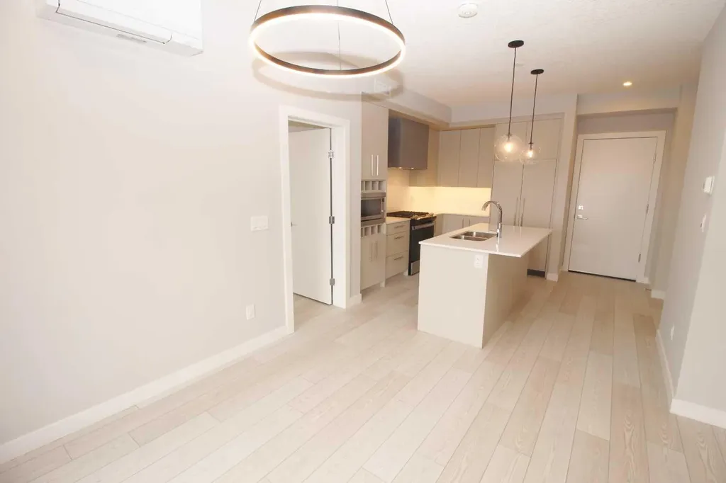 8370 Broadcast Avenue SW Calgary AB T3H 6L3