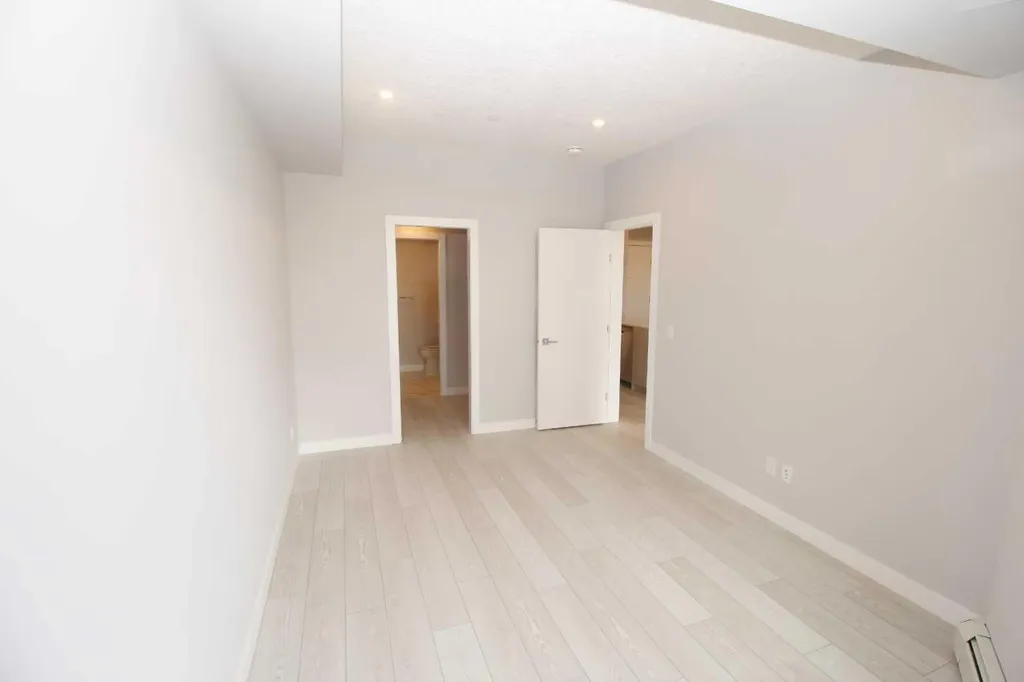 8370 Broadcast Avenue SW Calgary AB T3H 6L3